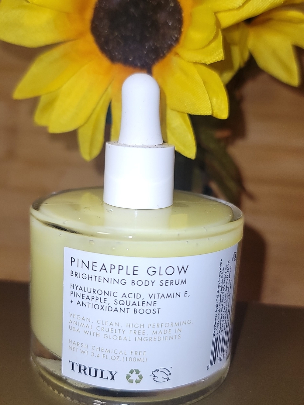 TRULY Pineapple Glow Brightening Body Serum - Yellow